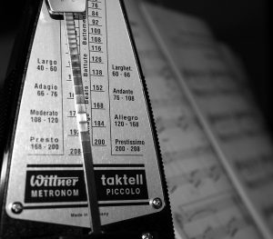 El metrónomo es el instrumento que indica el tempo